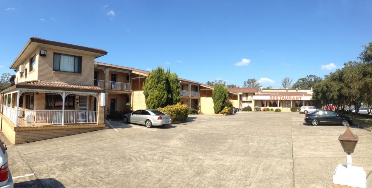 Alexander The Great Motel Вінсор Екстер'єр фото
